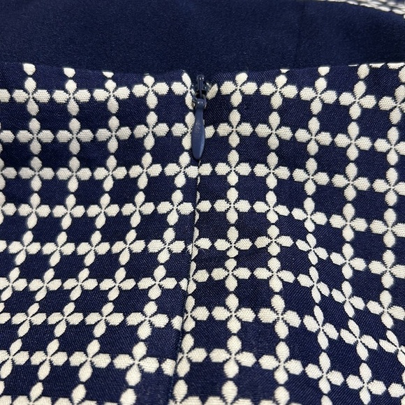 TUCKERNUCK ENGLISH FACTORY Navy Blue White Scalloped Hem Short Sz S - Picture 8 of 10